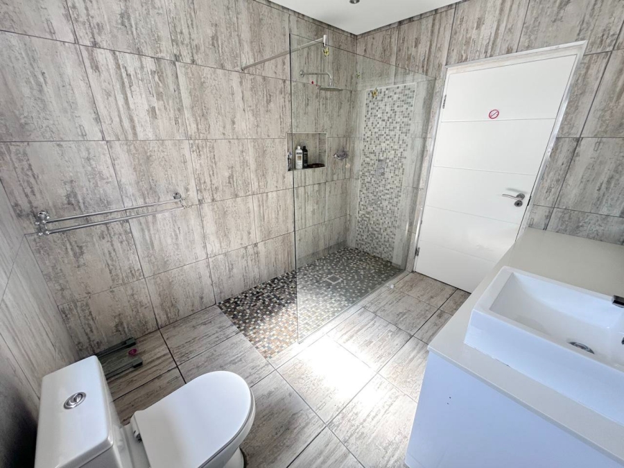 5 Bedroom Property for Sale in Zeekoevlei Western Cape